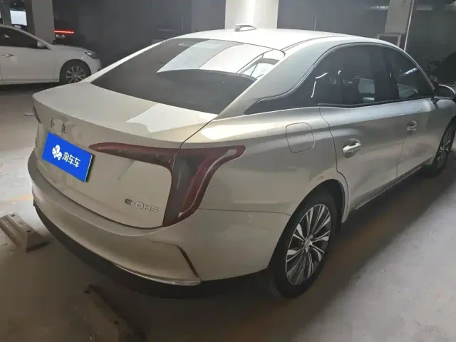 Hongqi E-QM5 — Фото автомобиля 3