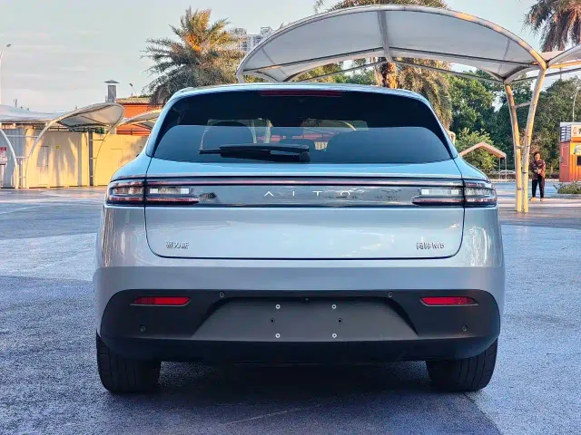 Aito M5 — Фото автомобиля 6