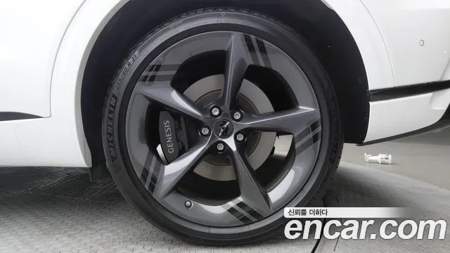 Genesis GV70 — Фото автомобиля 8