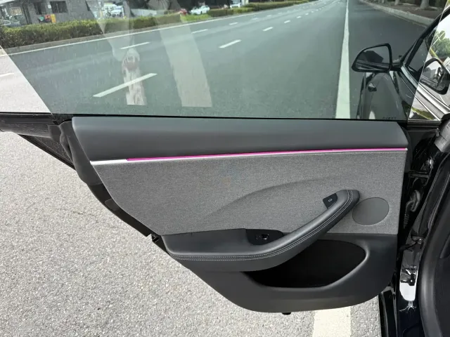 Tesla Model 3 — Фото автомобиля 12