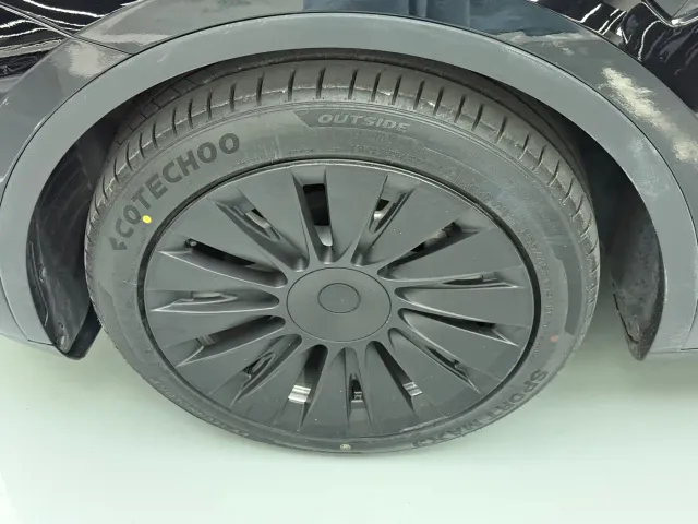 Tesla Model Y — Фото автомобиля 28