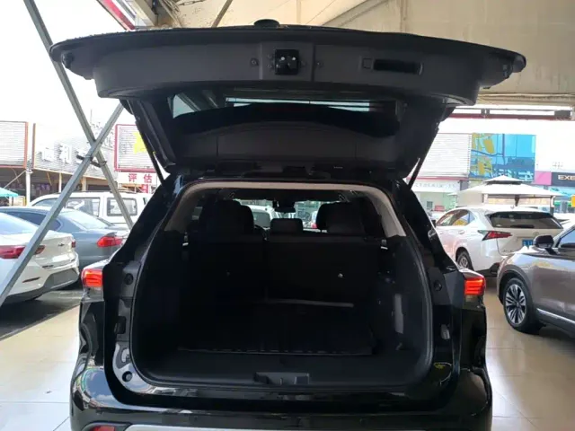 Toyota Highlander — Фото автомобиля 18
