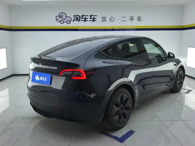 Tesla Model Y — Фото автомобиля 3
