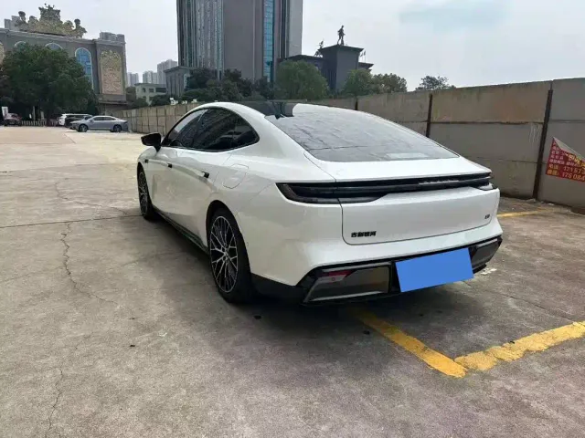 Geely Galaxy E8 — Фото автомобиля 10