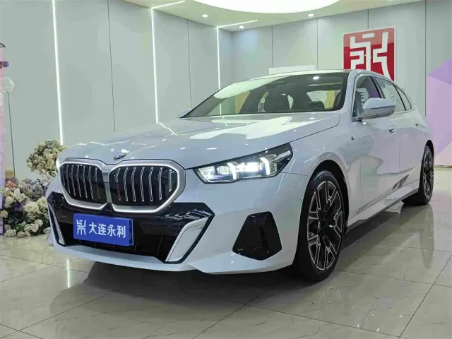 Фотография автомобиля — BMW 5 Series