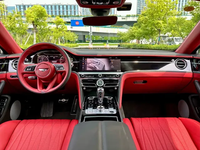 Bentley Flying Spur — Фото автомобиля 18