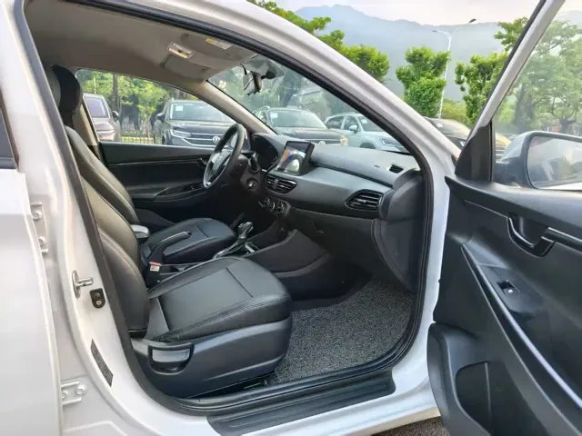 Hyundai Elantra — Фото автомобиля 5