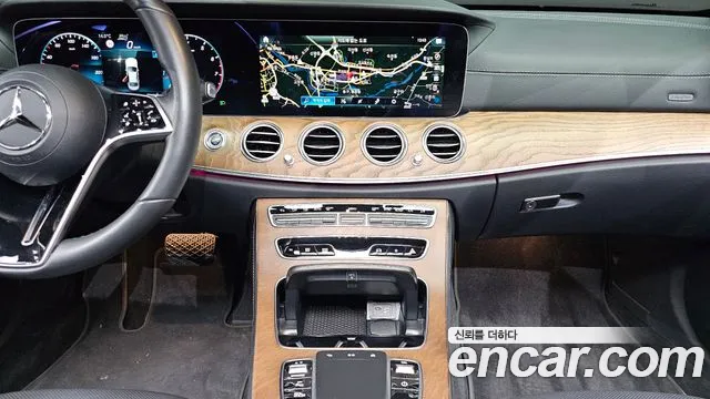 Mercedes-Benz E-Class — Фото автомобиля 14