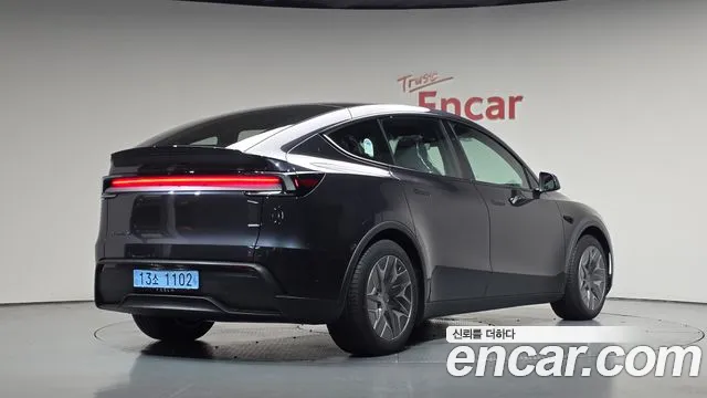Фотография автомобиля — Tesla Model Y