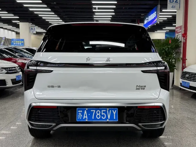 Hongqi HS3 — Фото автомобиля 10
