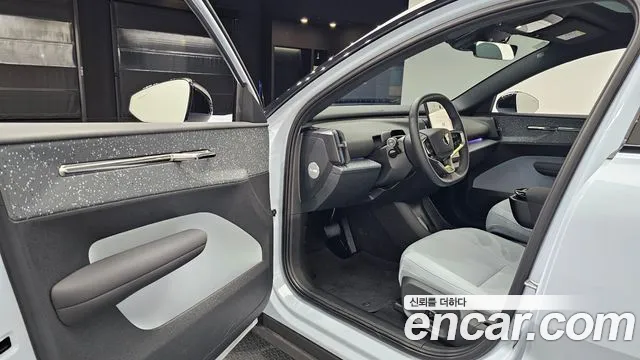 Volvo EX30 — Фото автомобиля 9