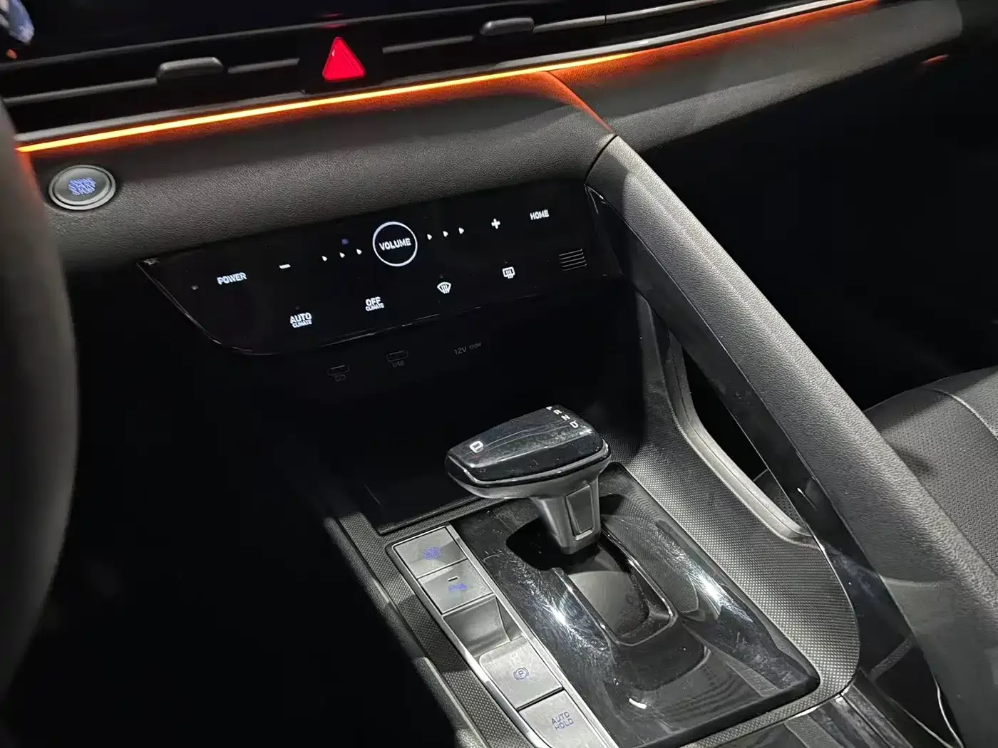 Hyundai Elantra 2021 1.5L CVT LUX Premium Edition — Фото автомобиля 15