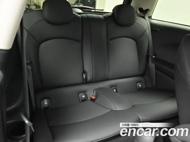 MINI Cooper Electric — Фото автомобиля 12