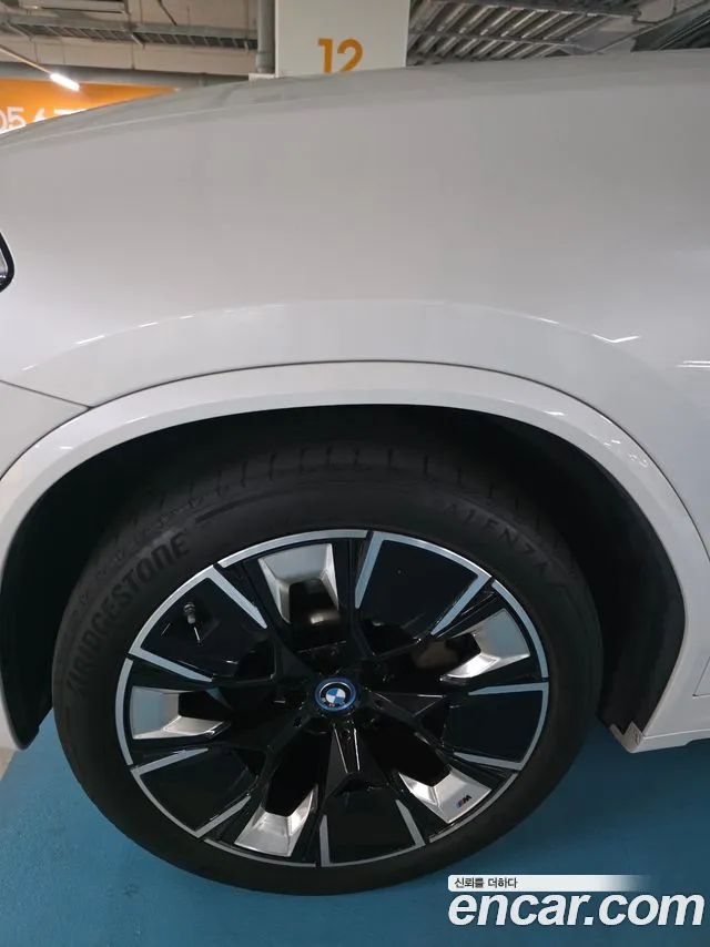 BMW iX3 — Фото автомобиля 3