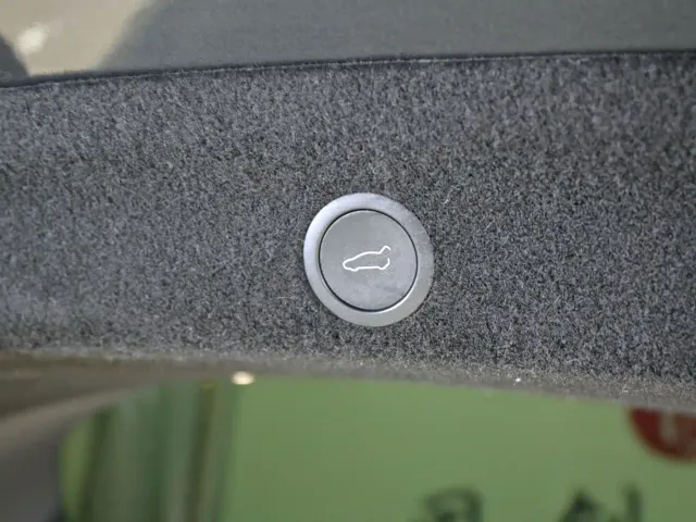 Tesla Model Y — Фото автомобиля 13