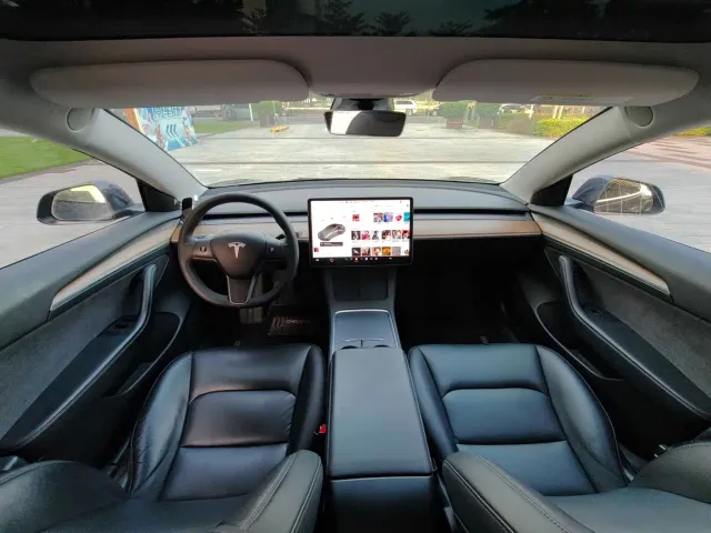 Tesla Model 3 — Фото автомобиля 13