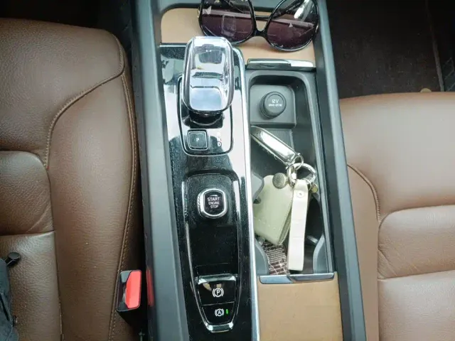 Volvo XC60 — Фото автомобиля 15