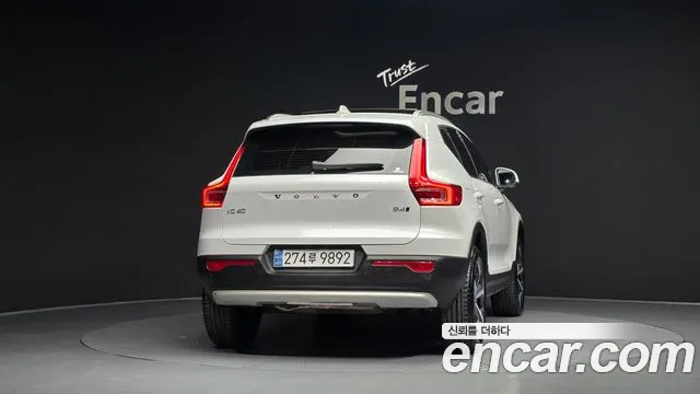 Вольво XC40 B4 Ultra Bright — Фото автомобиля 4