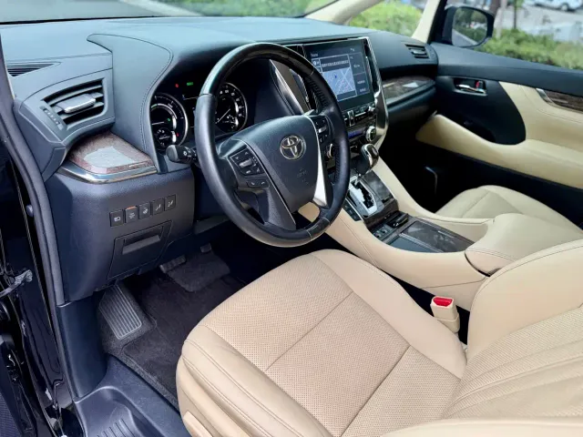 Toyota Vellfire — Фото автомобиля 8