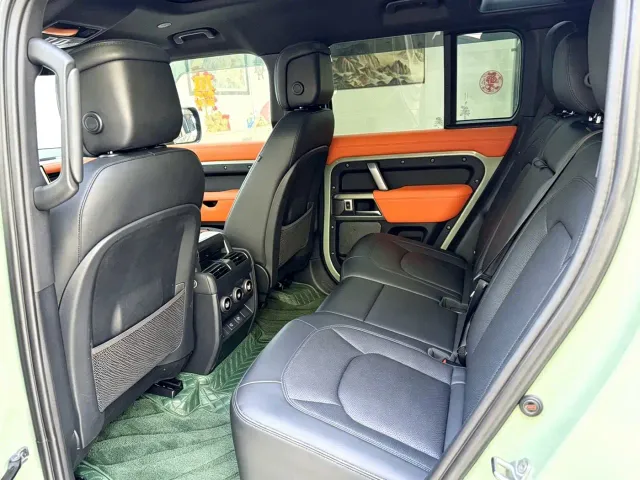 Land Rover Defender — Фото автомобиля 6
