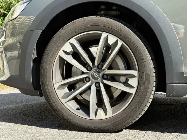 Audi A4 — Фото автомобиля 5
