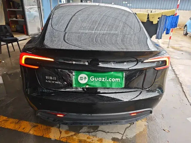 Tesla Model 3 — Фото автомобиля 5