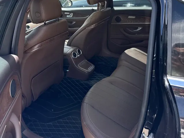 Mercedes-Benz E-Class — Фото автомобиля 9