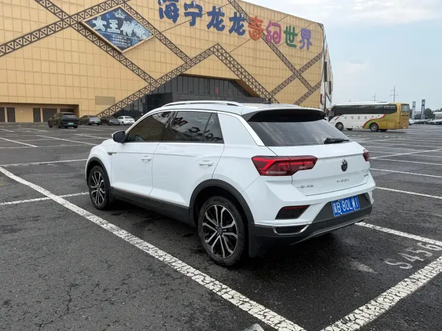 Volkswagen T-Roc — Фото автомобиля 6