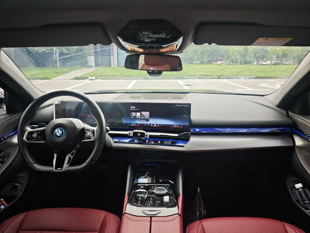 BMW i5 — Фото автомобиля 3