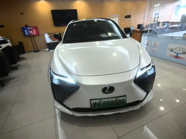 Lexus RZ — Фото автомобиля 2