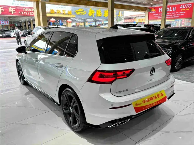 Volkswagen Golf — Фото автомобиля 17