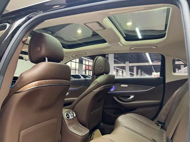 Mercedes-Benz E-Class — Фото автомобиля 16