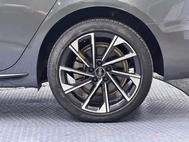 Audi A4L — Фото автомобиля 10