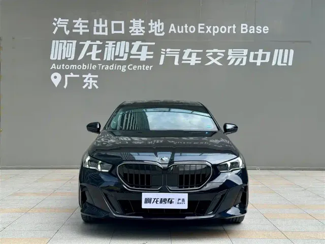 BMW 5 Series — Фото автомобиля 2