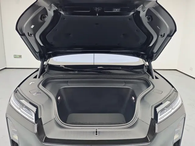Nio ES8 — Фото автомобиля 8