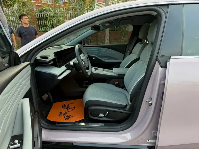 Geely Galaxy E8 — Фото автомобиля 11