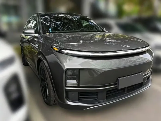 Li Auto L8 — Фото автомобиля 3