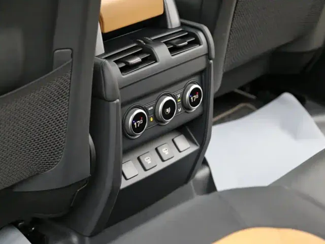 Land Rover Defender — Фото автомобиля 20