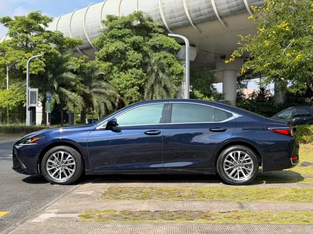 Lexus ES — Фото автомобиля 11