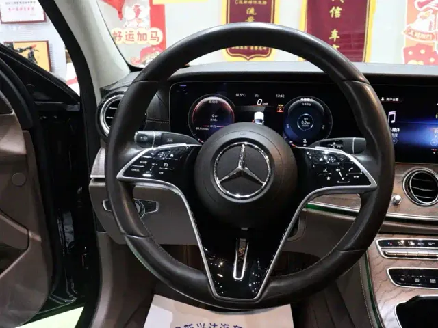 Mercedes-Benz E-Class — Фото автомобиля 15