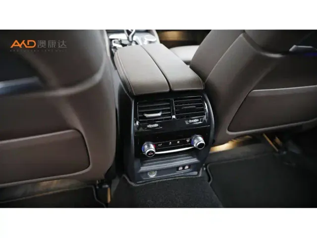 BMW 5 Series — Фото автомобиля 9
