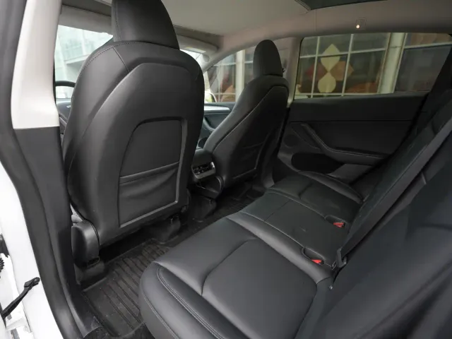 Tesla Model Y — Фото автомобиля 17