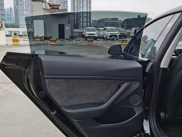Tesla Model 3 — Фото автомобиля 10