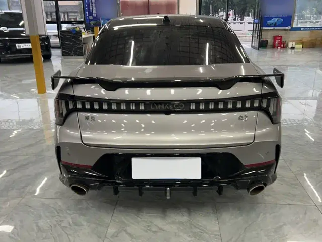 Lynk & Co 03 — Фото автомобиля 4