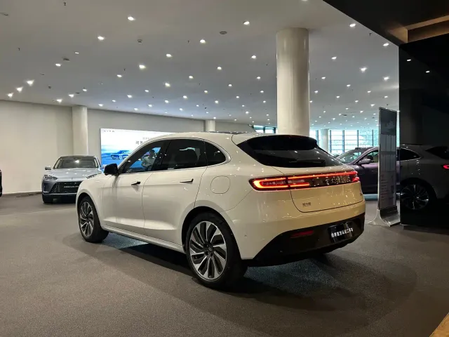 Aito M5 — Фото автомобиля 16