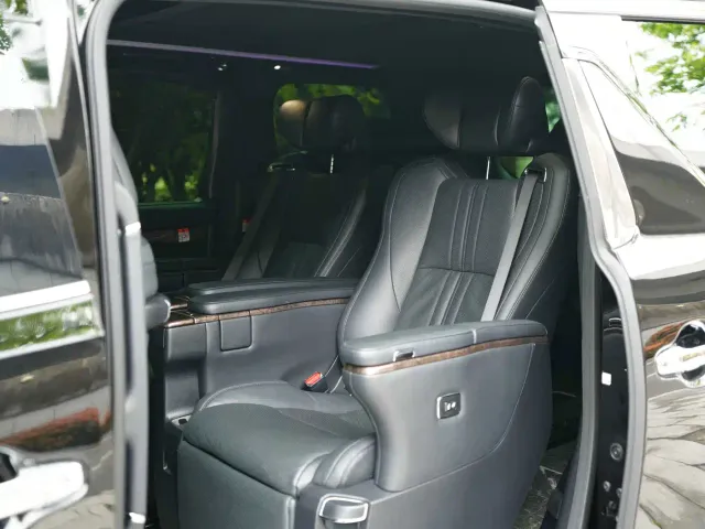 Toyota Vellfire — Фото автомобиля 6