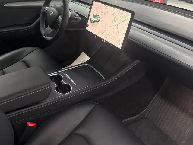 Tesla Model Y — Фото автомобиля 6