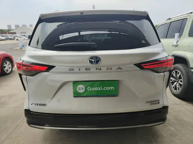 Toyota Sienna — Фото автомобиля 5