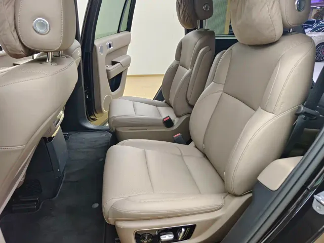 Li Auto L8 — Фото автомобиля 23