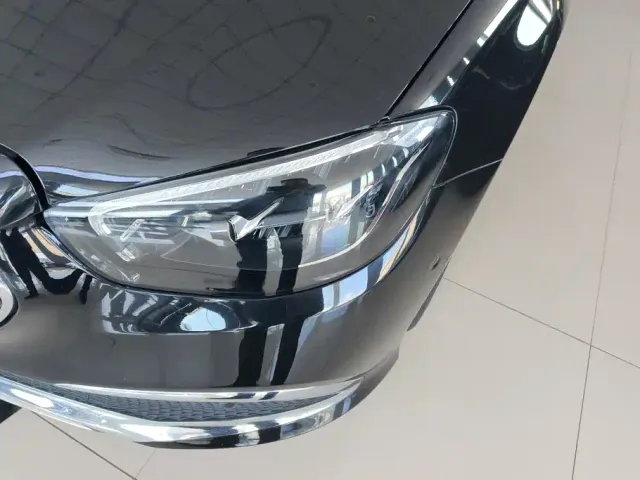 Mercedes-Benz E-Class — Фото автомобиля 5